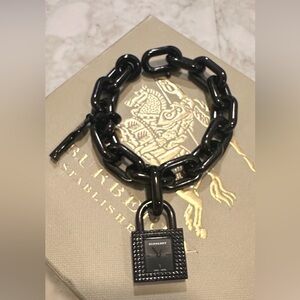 Burberry limited edition black bracelet “Link Lock & Key” watch!